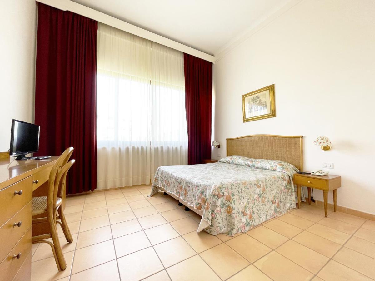 Hotel Reginella SantʼAgata sui Due Golfi Exterior foto