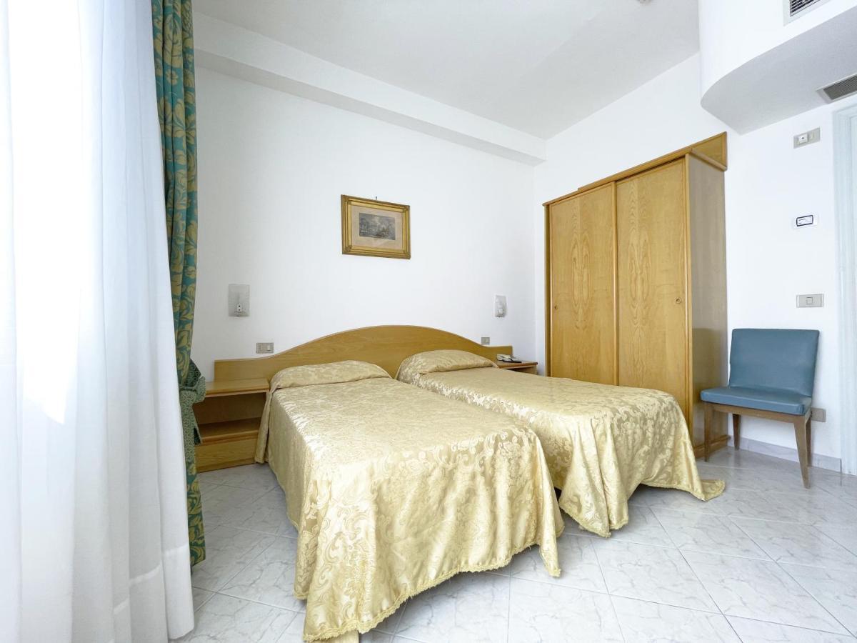 Hotel Reginella SantʼAgata sui Due Golfi Exterior foto