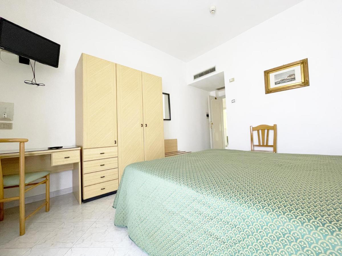 Hotel Reginella SantʼAgata sui Due Golfi Exterior foto