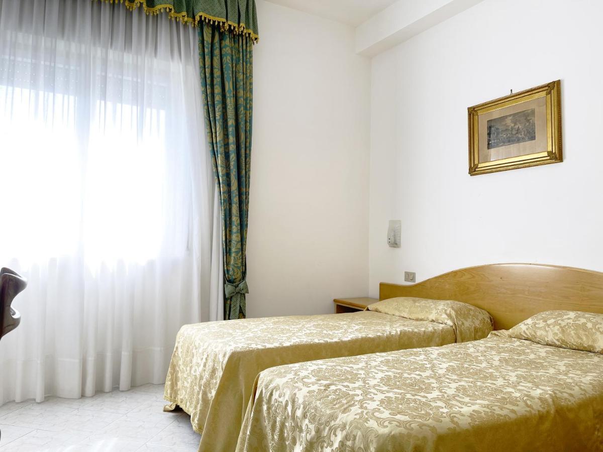 Hotel Reginella SantʼAgata sui Due Golfi Exterior foto