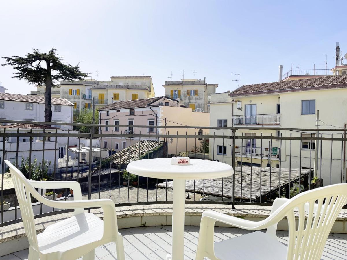 Hotel Reginella SantʼAgata sui Due Golfi Exterior foto