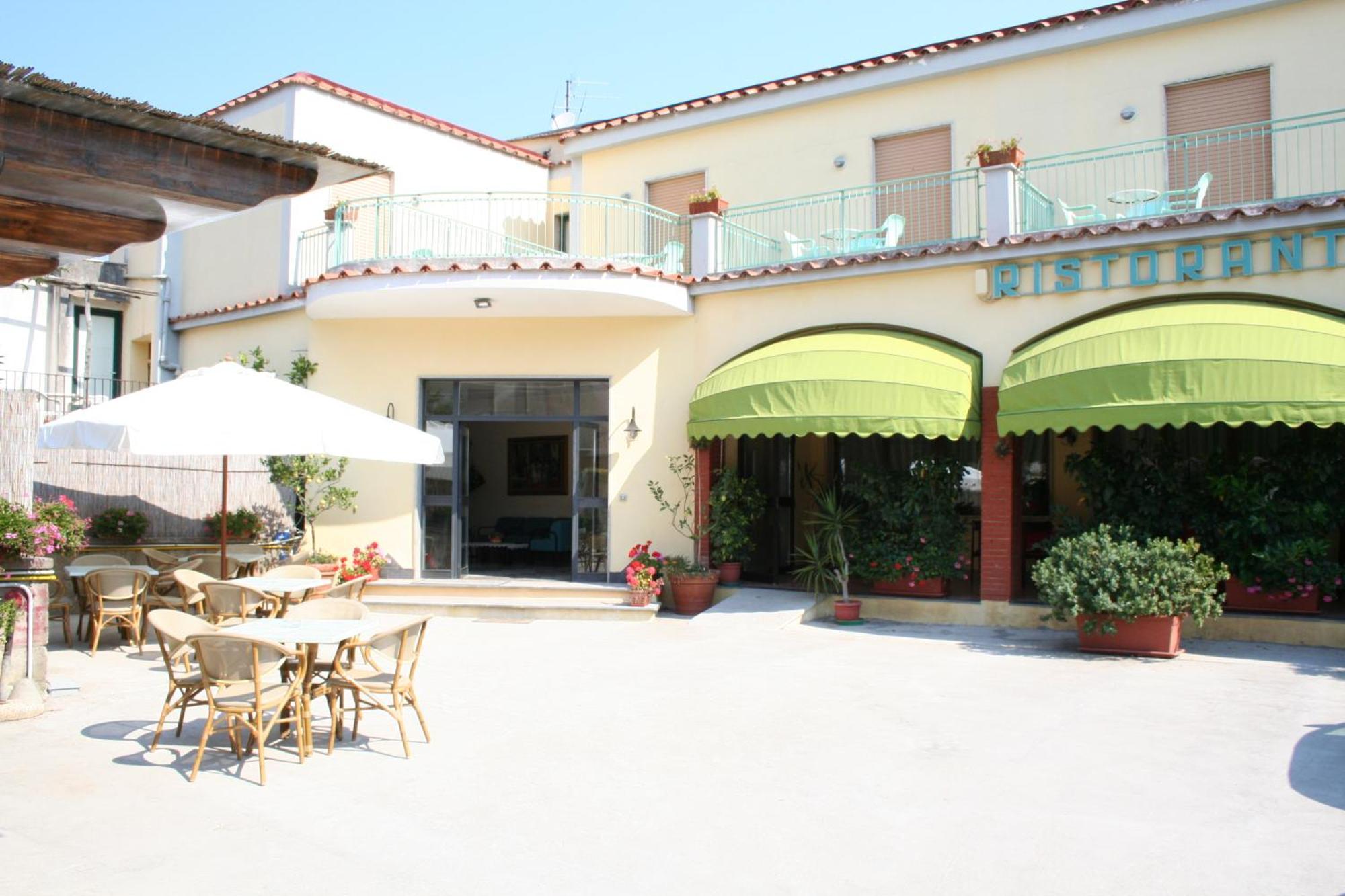 Hotel Reginella SantʼAgata sui Due Golfi Exterior foto