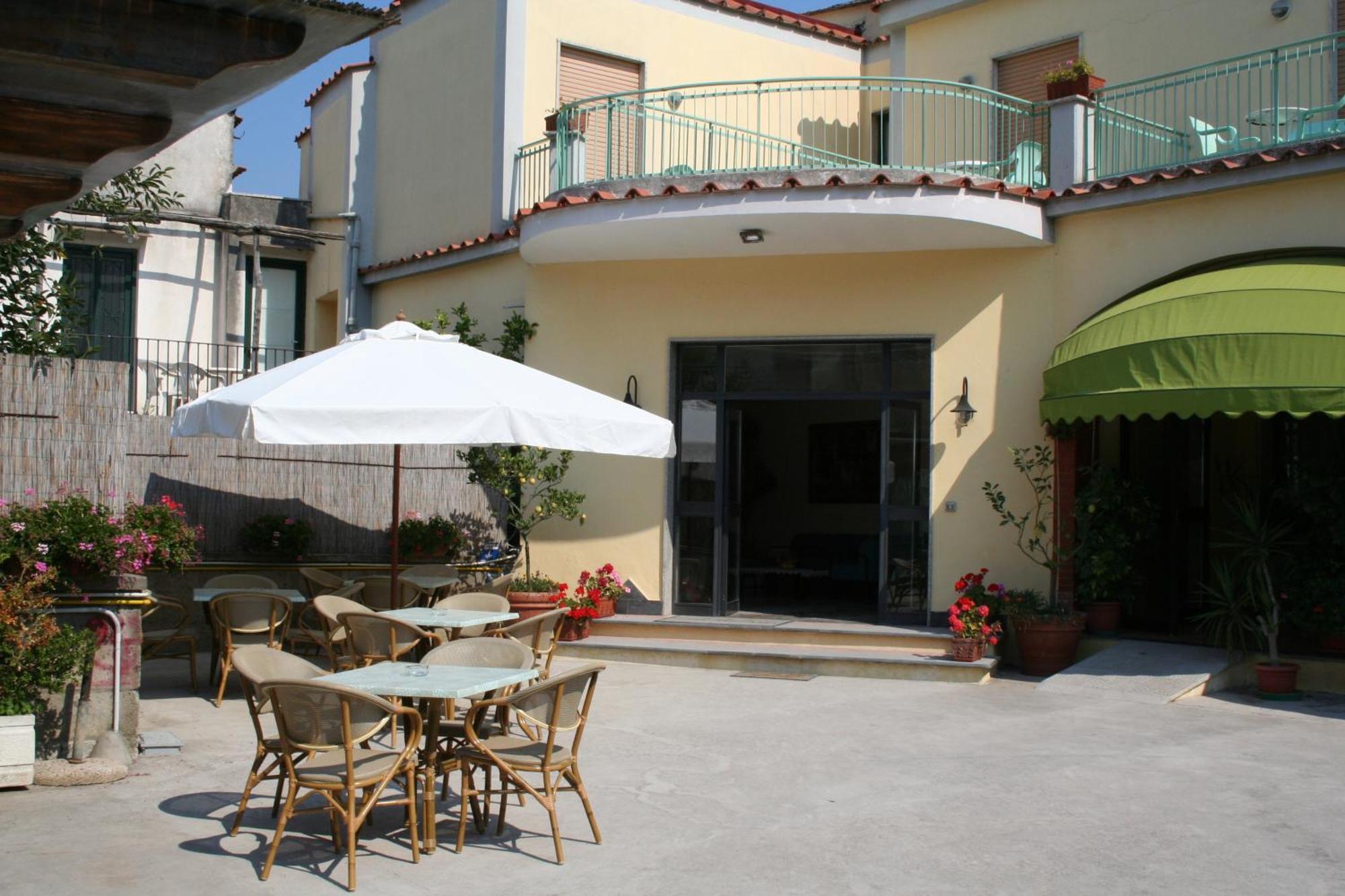 Hotel Reginella SantʼAgata sui Due Golfi Exterior foto