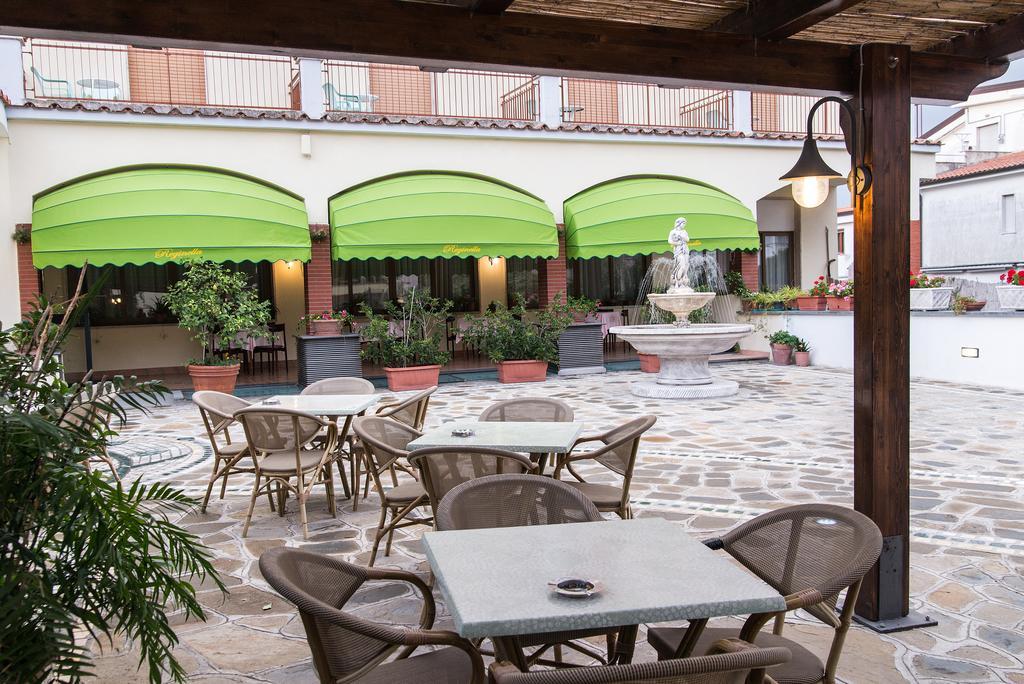 Hotel Reginella SantʼAgata sui Due Golfi Exterior foto